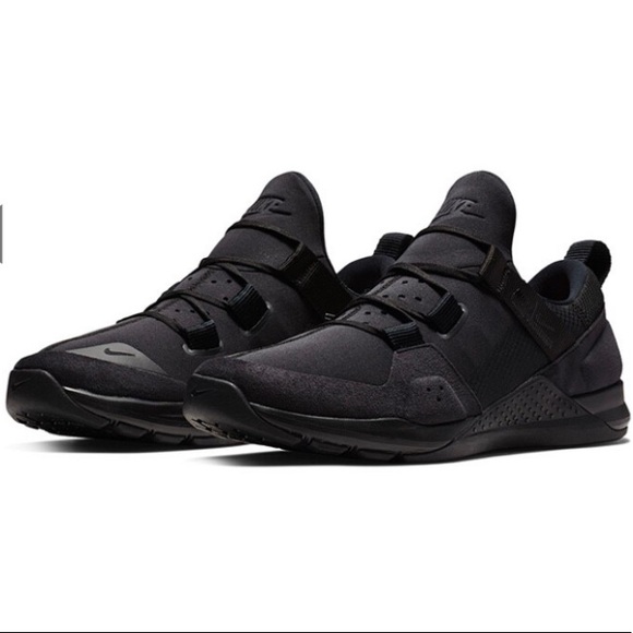 nike tech trainer